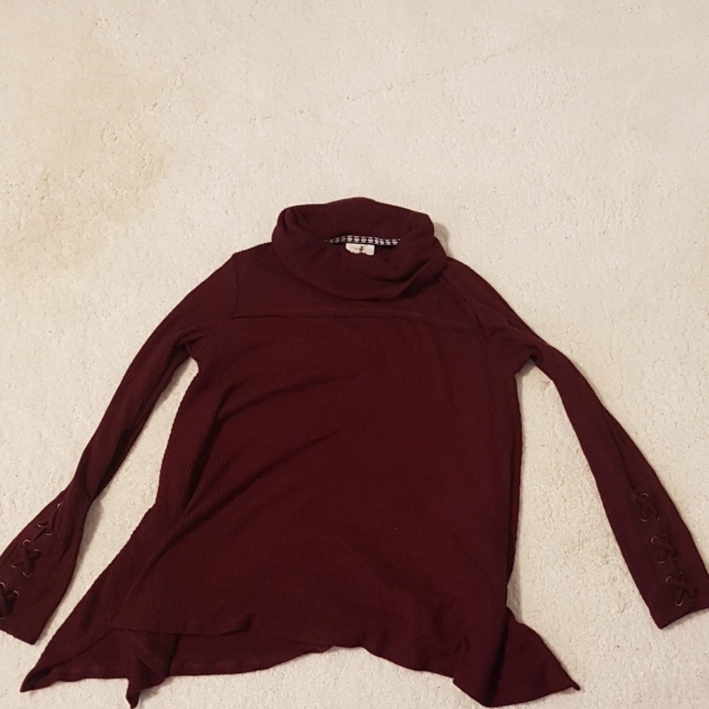 Ribbed knit maroon turtleneck sweater